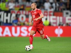 Christian Eriksen está “bem” após uma lesão que o obrigou a falhar o jogo da Dinamarca contra a Ucrânia