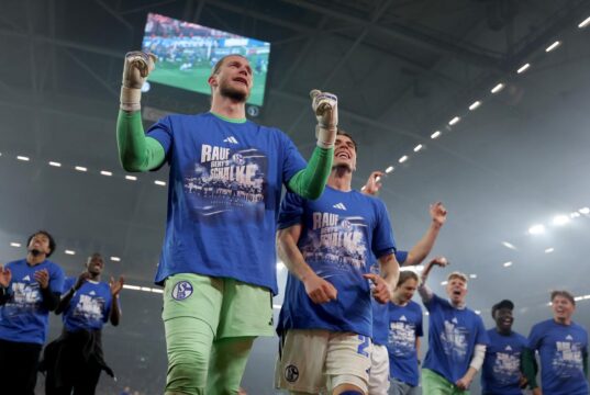 Loris Karius assinou novo contrato com o FC Schalke 04