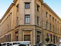 O Banco Central retira liquidez no valor de 38 bilhões de libras em leilões no mercado aberto