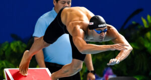 Egor Kornev atinge 46,96 100 livres no Campeonato Russo