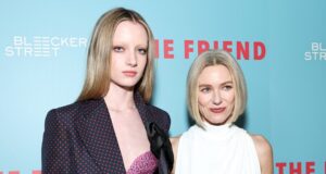 Como Naomi Watts e Liev Schreiber apoiam sua filha transgênero Kay
