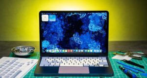 Personalizei meu MacBook Neo com peças de reposição coloridas