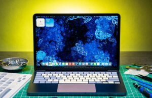 Personalizei meu MacBook Neo com peças de reposição coloridas