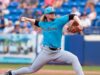 Relatório: Marlins vai assinar o contrato do RHP Zach Brzezczyk.