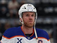 Connor McDavid, da Oilers, ganha o 5º Prêmio Ted Lindsay