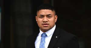 Wests Tigers está considerando contratar o ala Manase Fainu