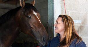 Golden Tempo e Renegade lideram campo forte para moradores de rua Belmont Stakes