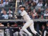 Cody Bellinger aquece no 8º lugar na vitória dos Yankees sobre os Red Sox.