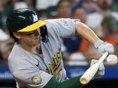 Zach Geloff, o A’s se aquecendo antes da final contra as Montanhas Rochosas.