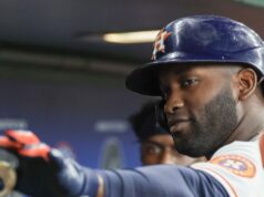 Yarden Alvarez está causando o estrago enquanto os Astros fazem uma varredura nos A’s.