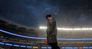 O jogo Yankees-Red Sox foi adiado no sábado.