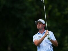 JT Poston teve um longo dia no Memorial com uma vitória nos playoffs.