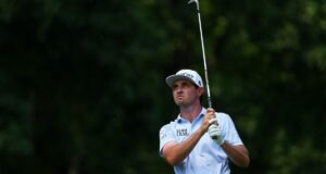 JT Poston teve um longo dia no Memorial com uma vitória nos playoffs.