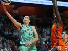 Brenna Stewart (28), Liberty afunda Sun pela quinta vitória consecutiva.