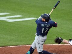 O Grand Slam de Josh Naylor na quinta entrada deu aos Mariners a liderança sobre os Orioles