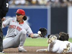 Samad Taylor, Padres torcendo a mão dos Reds pela quinta derrota consecutiva