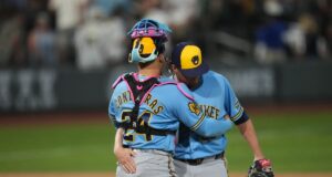 Os Brewers sobreviveram aos A’s por 15-14 em uma disputa selvagem de 12 entradas em Las Vegas.