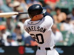 Os Tigers vão longe seis vezes ao vencer os Twins por 11-0.