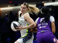Paige Bueckers marcou 31 pontos, o melhor da temporada, para liderar os Wings sobre o Mercury.