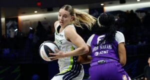 Paige Bueckers marcou 31 pontos, o melhor da temporada, para liderar os Wings sobre o Mercury.