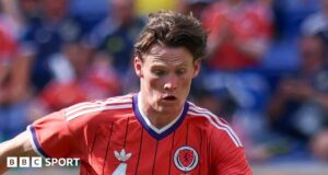 Scott McTominay voou para Boston separadamente depois de sofrer uma dor de estômago.