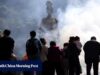 ‘O céu quebra’: Em algumas áreas da China, ficar deitado pode afastar o azar. Use ‘Consertando Panquecas’