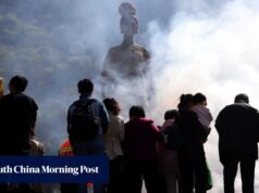 ‘O céu quebra’: Em algumas áreas da China, ficar deitado pode afastar o azar. Use ‘Consertando Panquecas’
