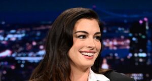 Anne Hathaway reage à possibilidade de O Diabo Veste Prada 3