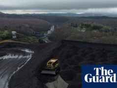 Trump usa poderes de guerra para distribuir US$ 700 milhões em carvão ‘limpo e bonito’ | Donald Trump