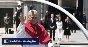 Papa Leão pede fim da ‘narrativa polarizadora’ em visita à Espanha