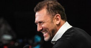 Tony Popovic prometeu deixar o trabalho em campo falar por si como equipe dos EUA