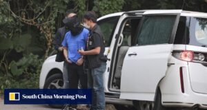 Um casal de Hong Kong foi condenado à prisão perpétua por estrangular um homem com fita adesiva num templo de uma aldeia.