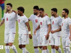 O Irã diz que a equipe foi impedida de entrar nos EUA depois que os jogadores receberam vistos para a Copa do Mundo.