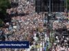 Mais de um milhão de pessoas saíram às ruas de Madrid para assistir ao Papa Leão presidir a missa ao ar livre.