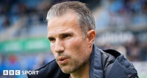 Robin van Persie foi demitido do Feyenoord após apenas 16 meses no cargo.