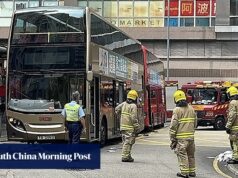 Ciclista gravemente ferido após ser atropelado por um ônibus de dois andares em Hong Kong