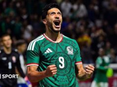 Raul Jimenez: Os Wolves estão em negociações para recontratar o atacante mexicano.