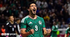 Raul Jimenez: Os Wolves estão em negociações para recontratar o atacante mexicano.