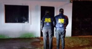 Ataque a policiais por falsificarem licenças em Salta