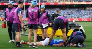 O atacante do Melbourne Demons, Brody Mihocek, passou por uma cirurgia no pescoço quebrado após o confronto do King’s Demons com Collingwood.