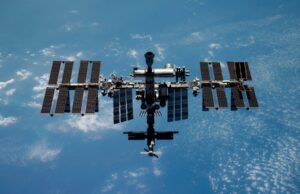 Astronautas mudaram-se brevemente para um porto seguro devido ao vazamento da ISS