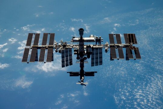 Astronautas mudaram-se brevemente para um porto seguro devido ao vazamento da ISS
