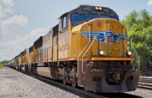 Uma pessoa fica gravemente ferida após ser atropelada por um trem em Gresham.