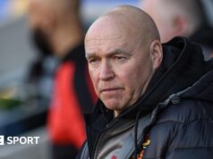 John Kear: lenda e locutor da liga de rugby morre aos 71 anos