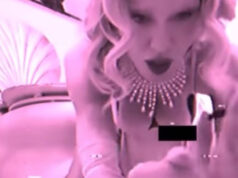 Madonna comemora orgulho com vídeo viral que faz seu censor censurar com a gola do vestido