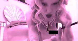 Madonna comemora orgulho com vídeo viral que faz seu censor censurar com a gola do vestido