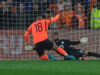 A Holanda colidiu com Luca Zidane e Hajj Musa disparou para casa