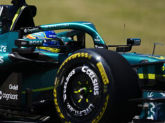 Alonso para na festa de Norris e Mercedes