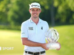 Torneio Memorial: JT Poston derrotou Ryan Gerrard em um playoff para ganhar o título.