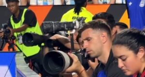 Ele pegou uma câmera e elogiou Beltrán após sua estreia